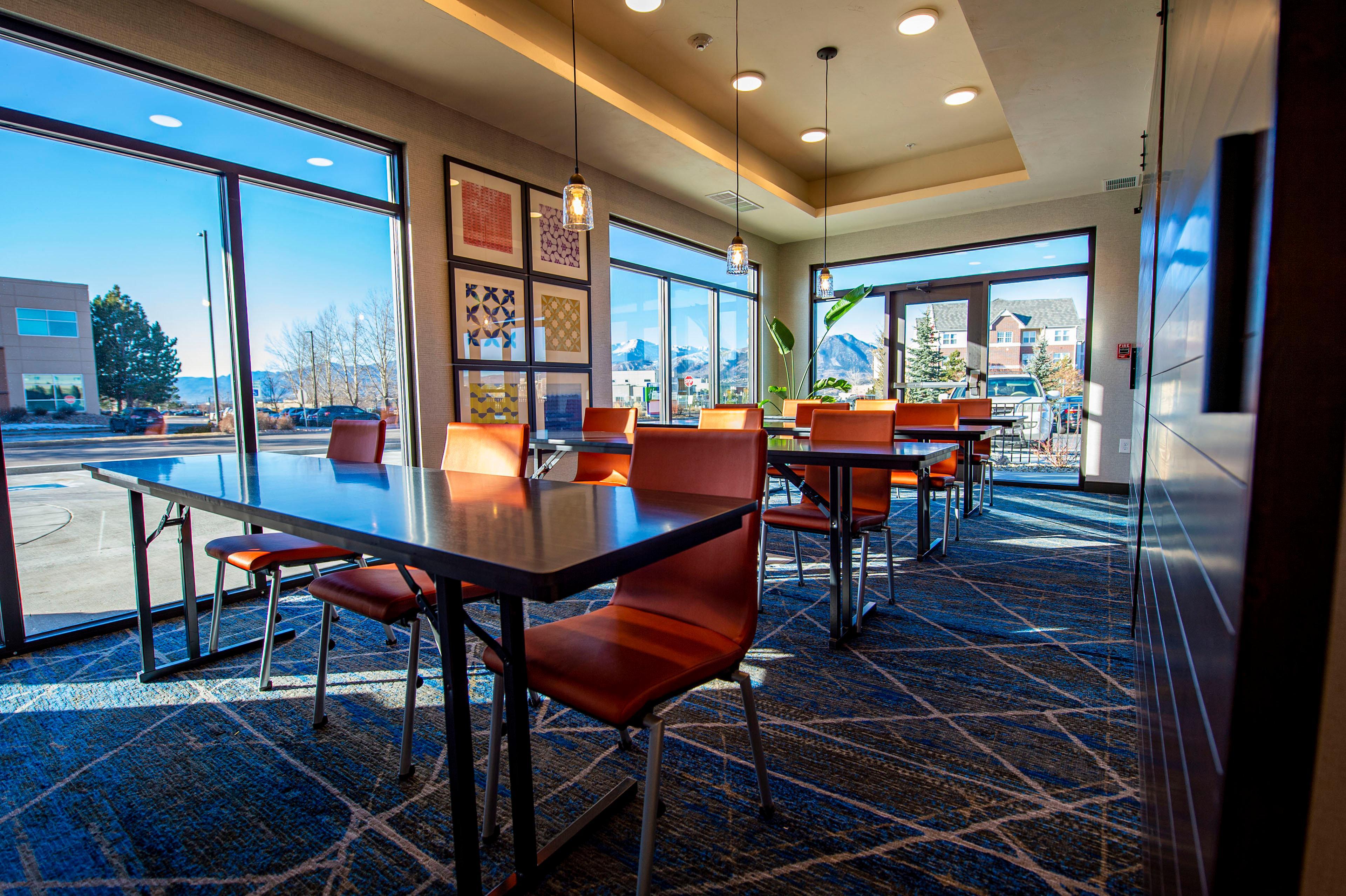 Holiday Inn Express & Suites - Colorado Springs Afa Northgate By Ihg Eksteriør billede