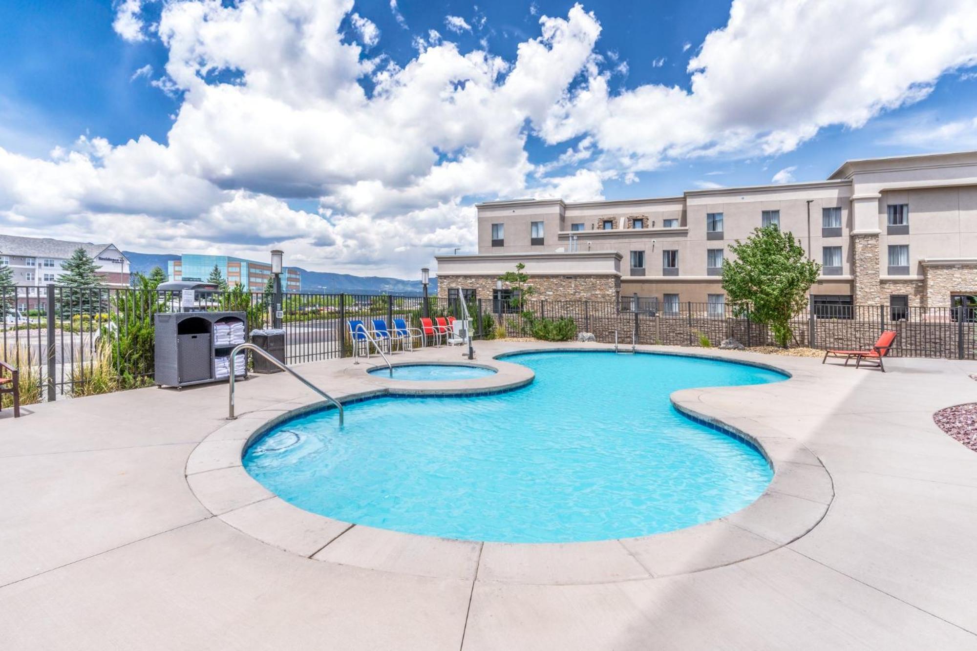 Holiday Inn Express & Suites - Colorado Springs Afa Northgate By Ihg Eksteriør billede
