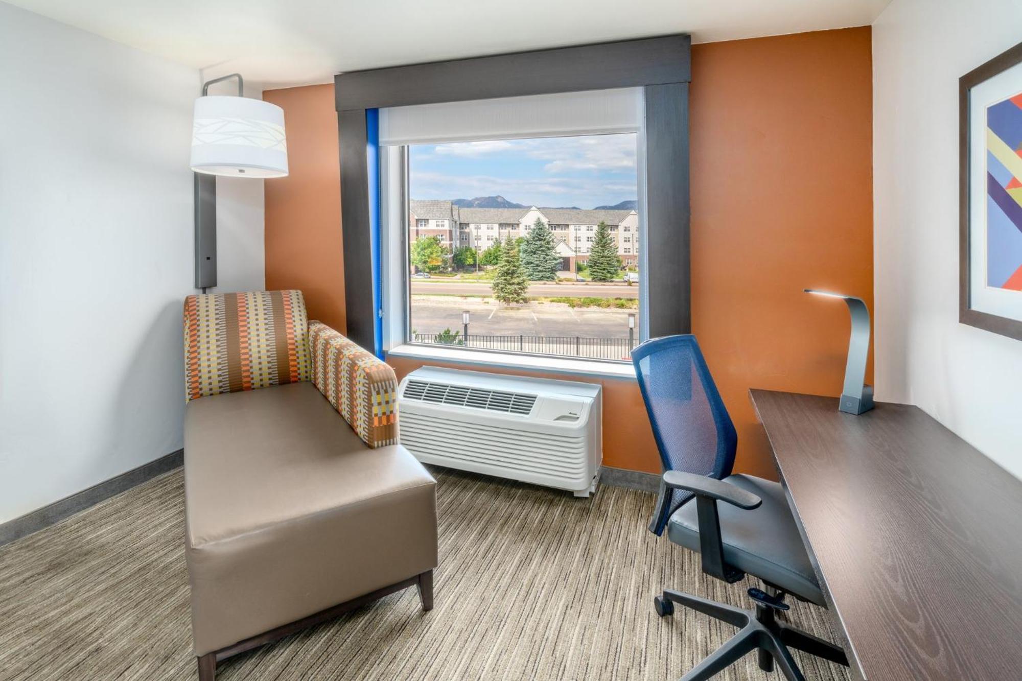 Holiday Inn Express & Suites - Colorado Springs Afa Northgate By Ihg Eksteriør billede