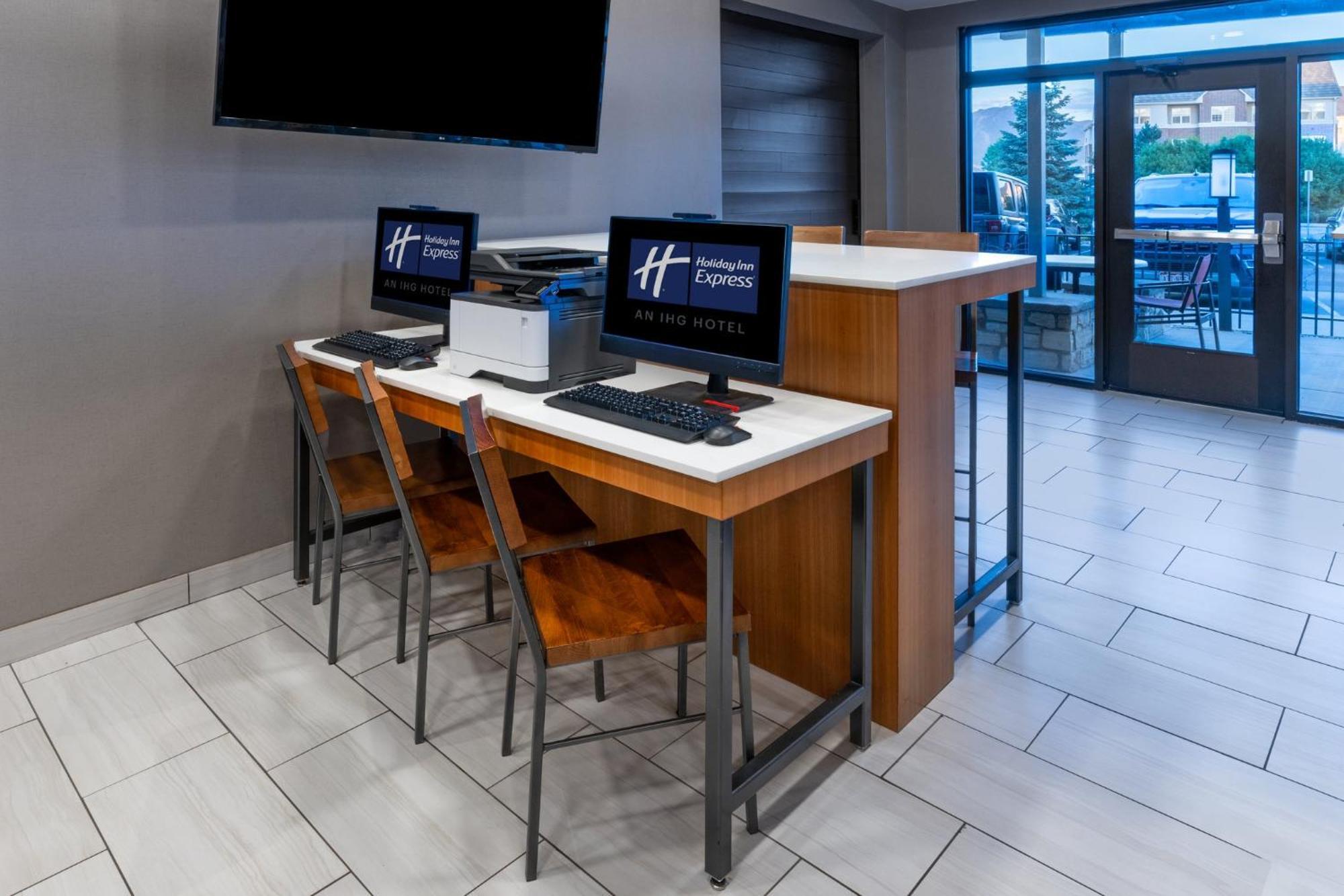 Holiday Inn Express & Suites - Colorado Springs Afa Northgate By Ihg Eksteriør billede