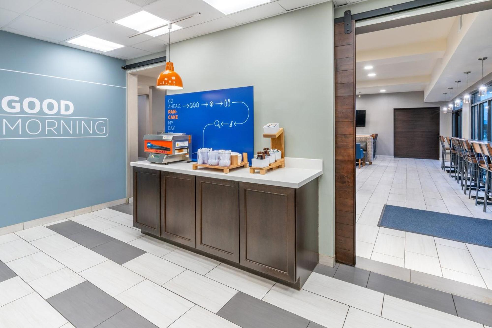 Holiday Inn Express & Suites - Colorado Springs Afa Northgate By Ihg Eksteriør billede